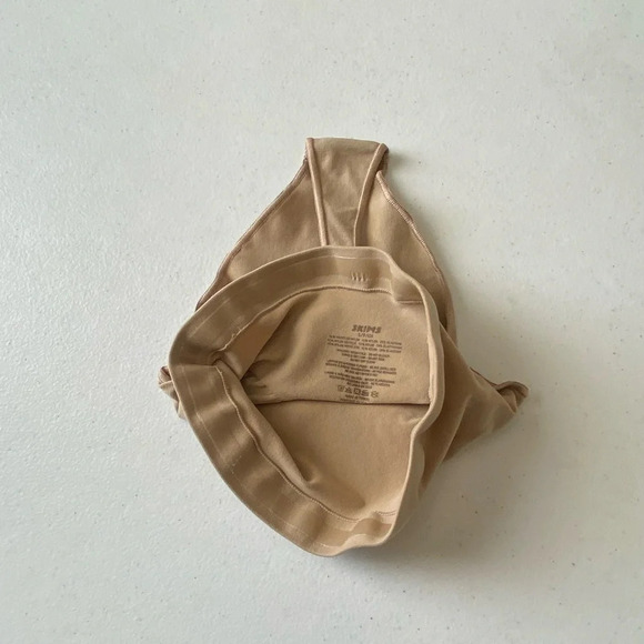 NEW Skims Seamless Sculpt Mid Waist Thong Clay Size M - Picture 8 of 8